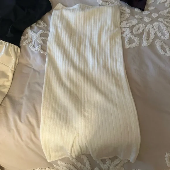 Danielle Giuzio knit skirt in a size medium - super comfortable - Picture 3 of 3